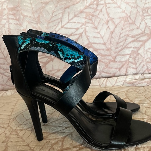 Trying to downgrade my closet. New and never worn. - Picture 1 of 3